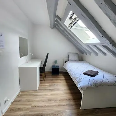 Apartment 5 Chambres, Spacieux Et Calme *