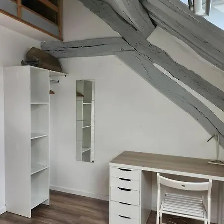 5 Chambres, Spacieux Et Calme Apartment *