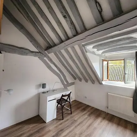 5 Chambres, Spacieux Et Calme Apartment *