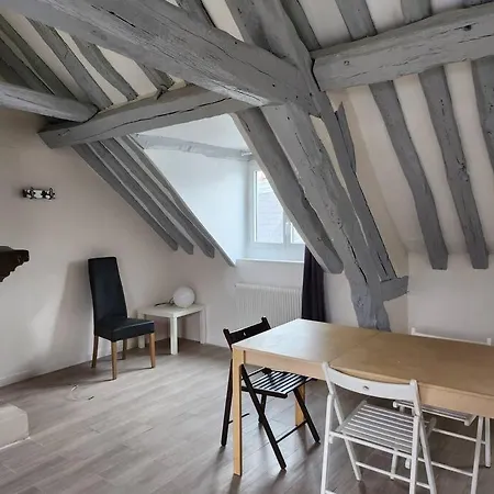 5 Chambres, Spacieux Et Calme Apartment